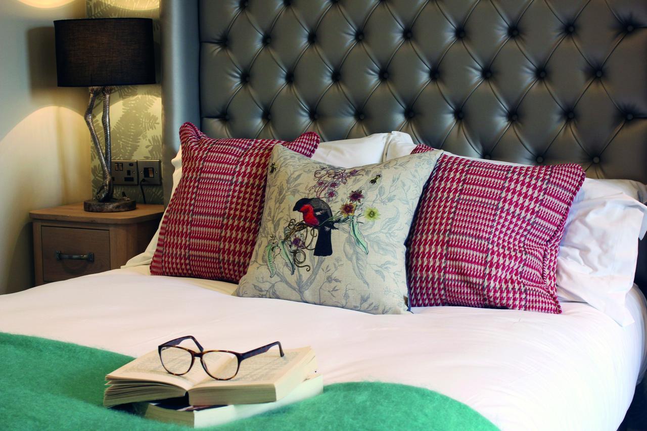 The Millstone, Mellor Hotel Blackburn  Luaran gambar A bed with cushions